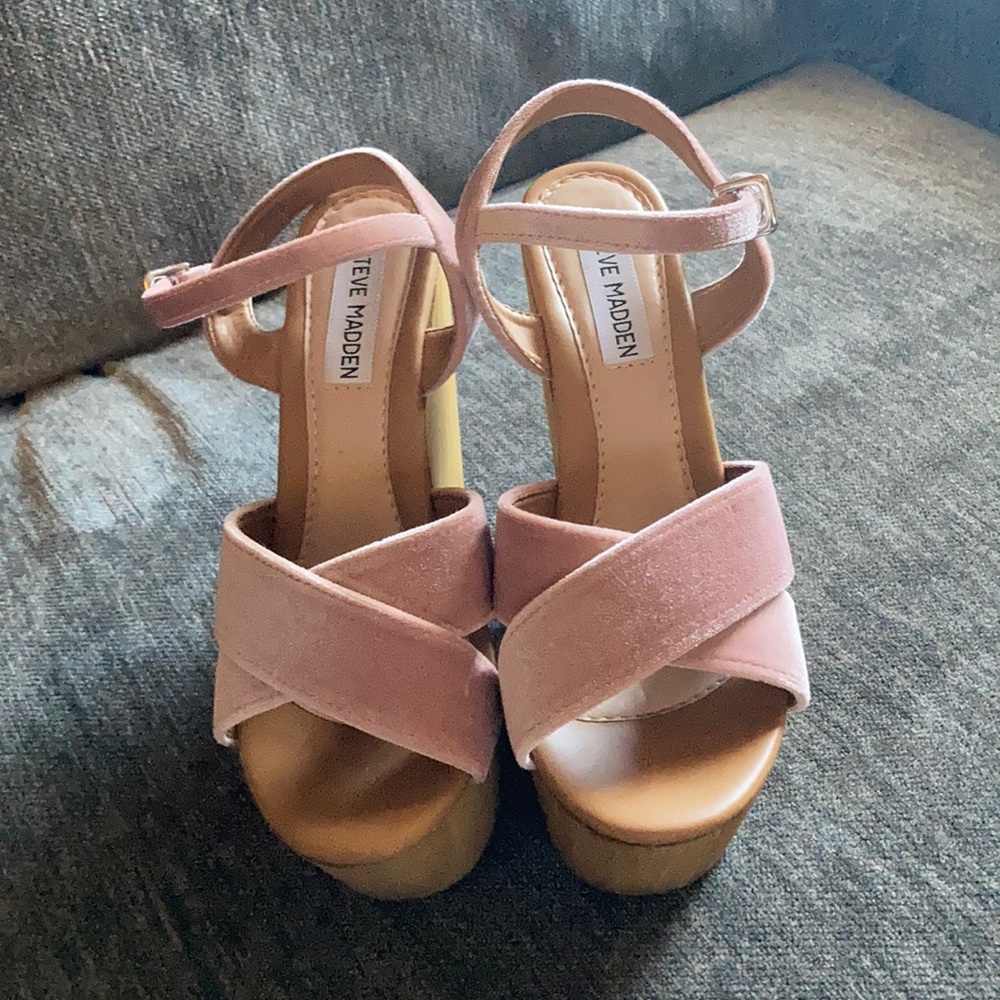 Steve Madden Light Pink wedges
